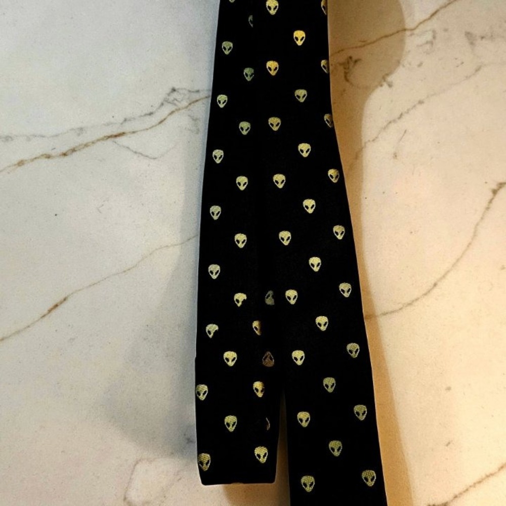Hot Topic Alien Head Print Black Skinny Tie